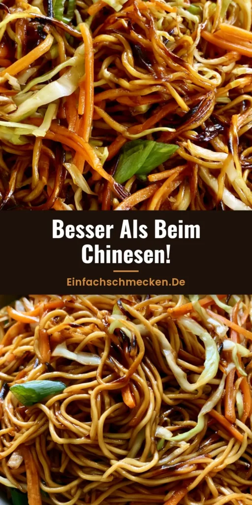 Eine Schüssel mit glänzenden Chow Mein Nudeln, Karottenstreifen und Kohl. (Chow Mein Rezept)